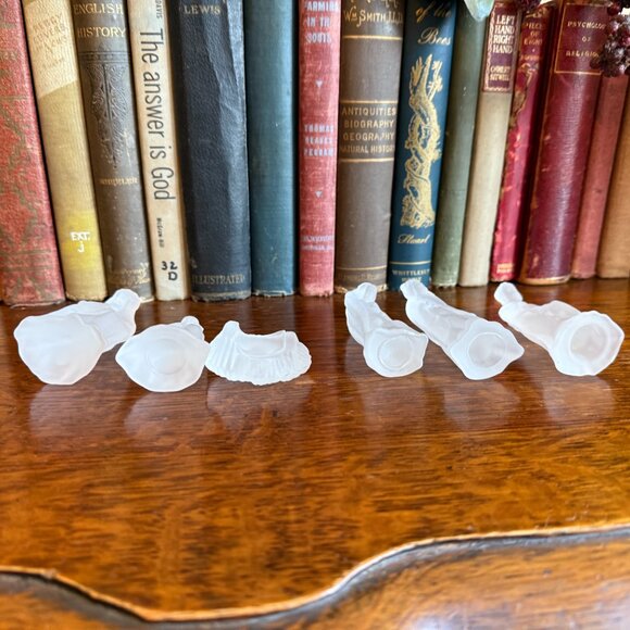 Vintage 6 Pc Satin Glass Miniature Nativity Set - Picture 6 of 9